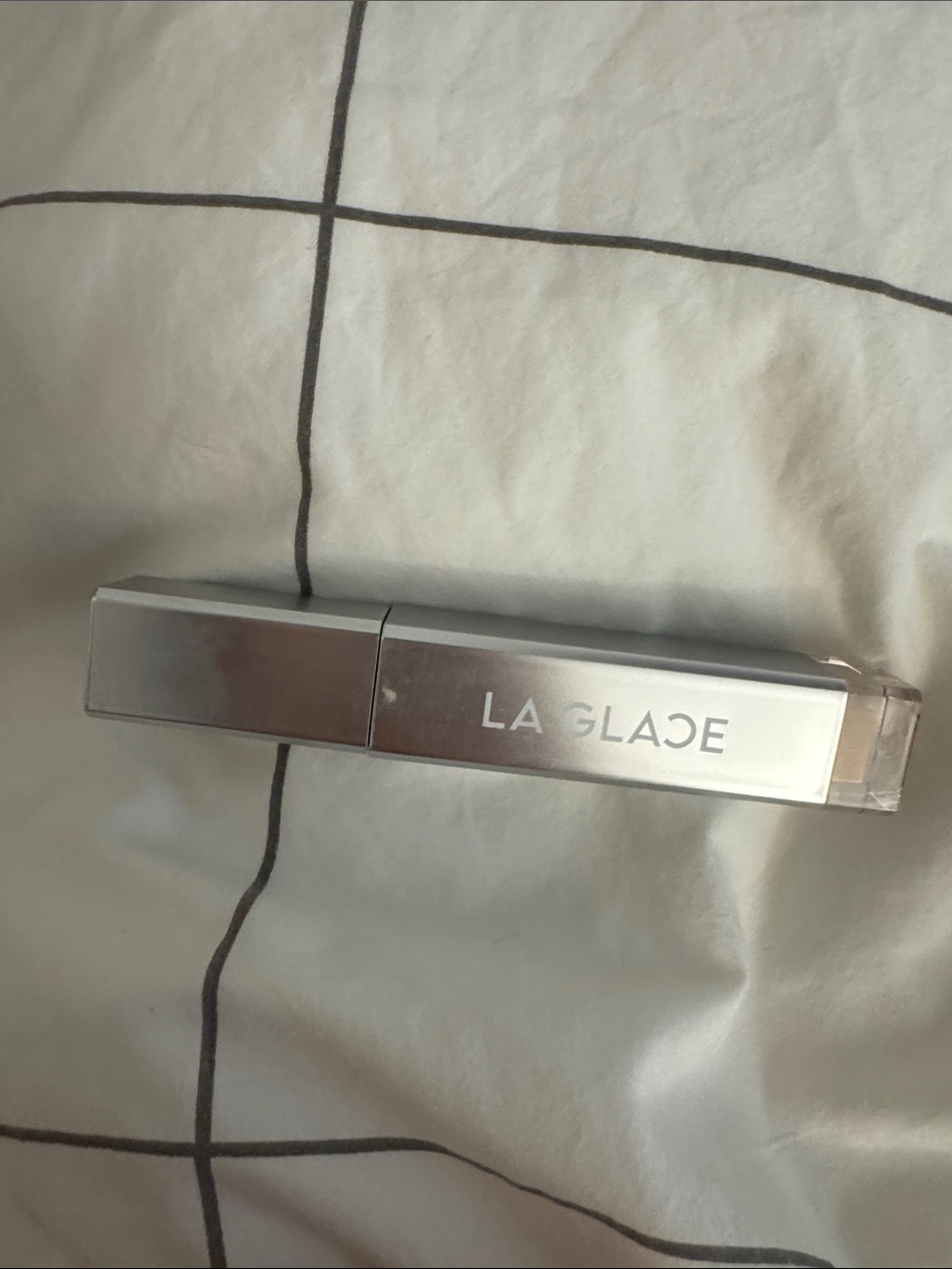 La Glace Silver Concealer Stick – Lightweight Brightening Concealer (Silver)